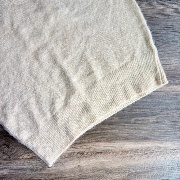 NWT Topshop XS Neutral Fuzzy Sweater V-Neck Lightweight Knit - Picture 10 of 13